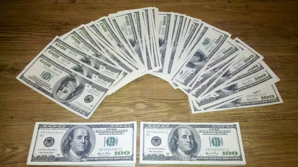Dolar dokuz ayda güç topladı: Endeks bir buçuk yılın zirvesini gördü. ABD doları banknotları; konuya ilişkin arşiv fotoğrafı.